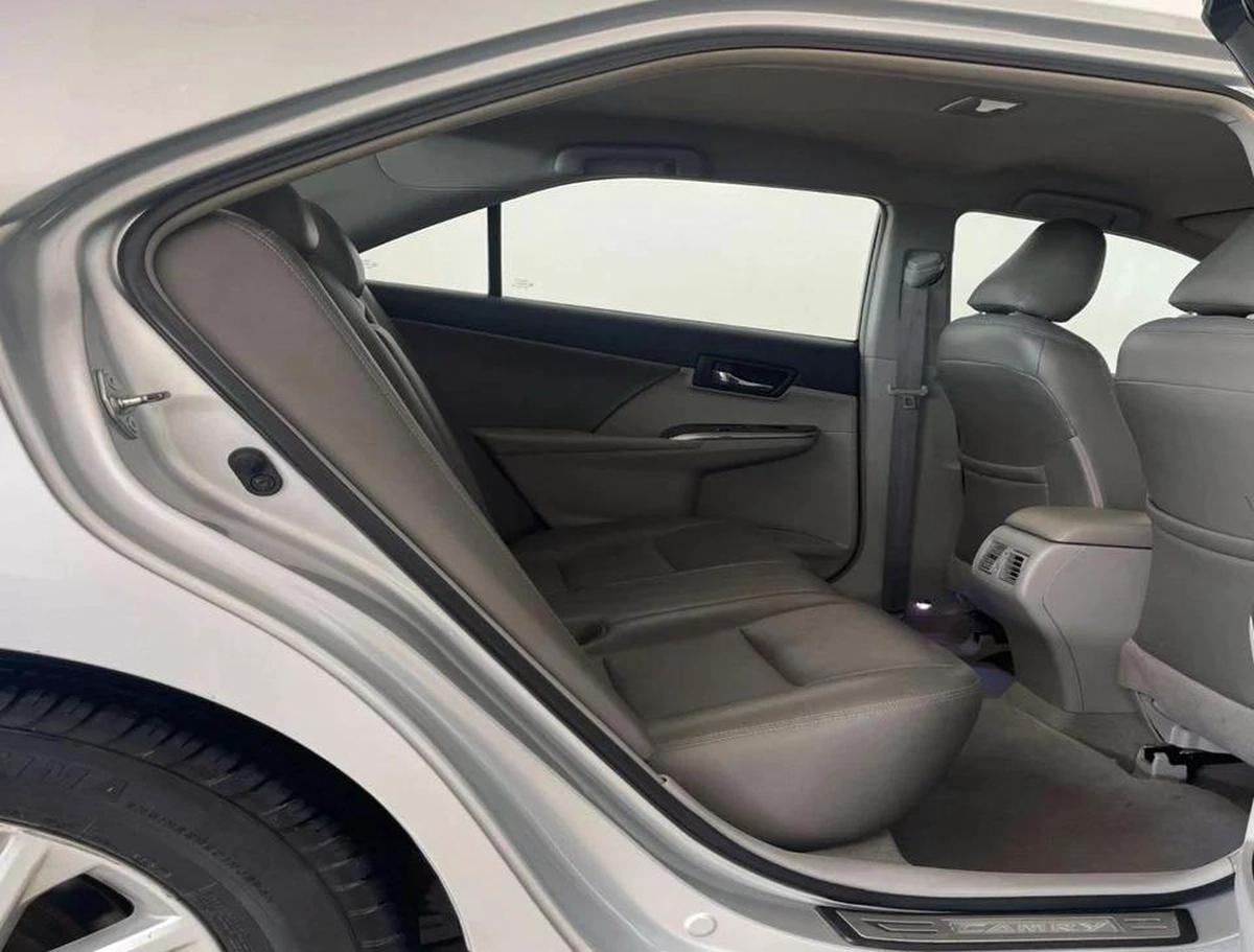 Toyota Camry SE 2.5L-4CYL EXCELLENT CONDITION LOW KILOMETER DRIVEN-1-1