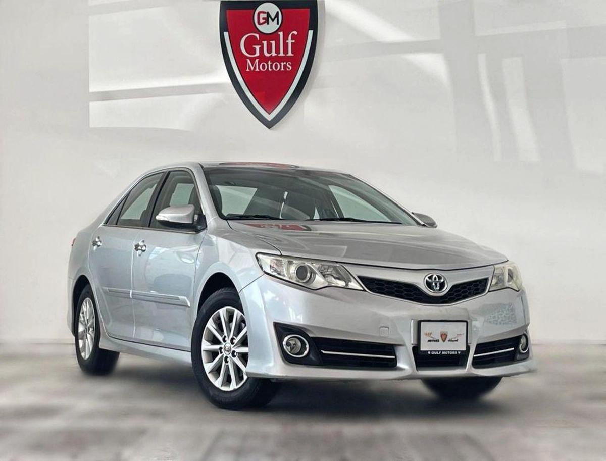 Toyota Camry SE 2.5L-4CYL EXCELLENT CONDITION LOW KILOMETER DRIVEN-0-0