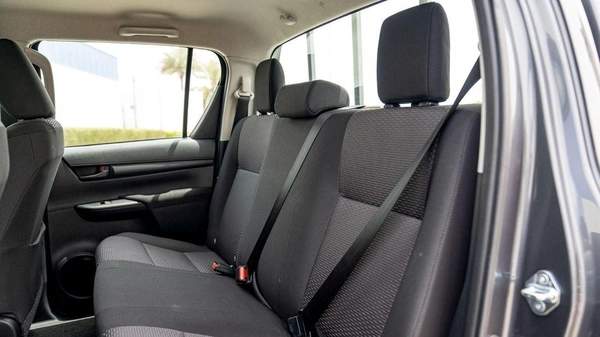 Toyota Hilux HILUX 2.4L MT P.WINDO DIESEL 2026