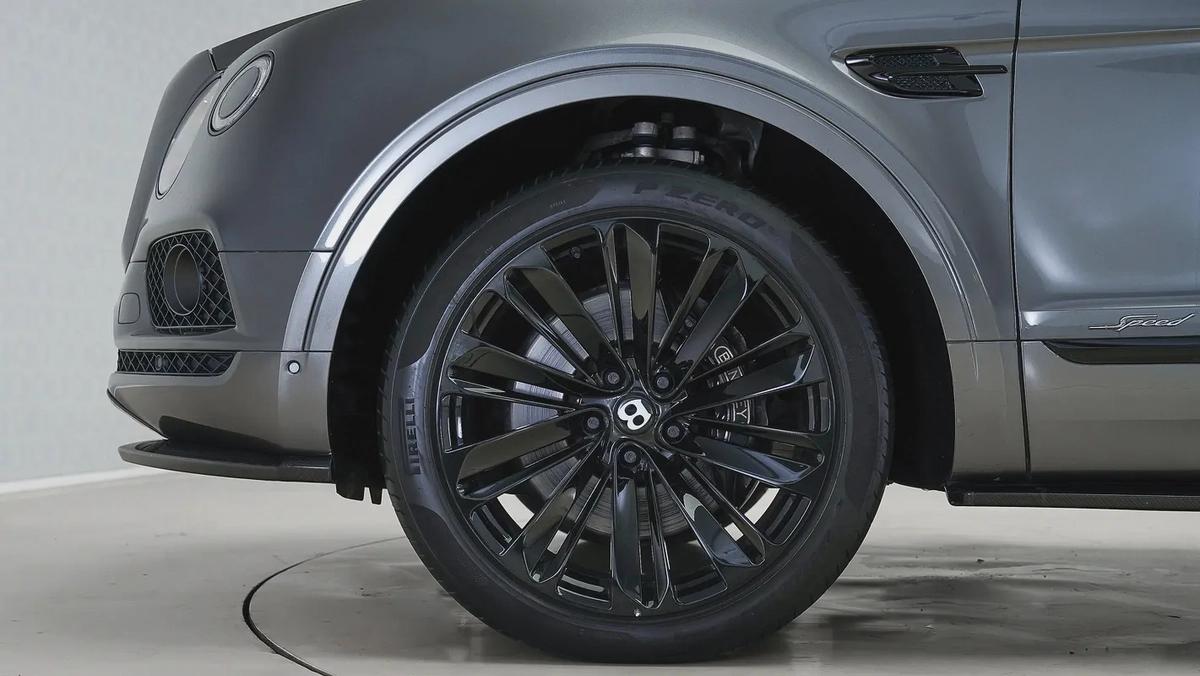 Special Offer | AED 6,343 PM | Factory Carbon Fibre Package, Low KM | Bentayga Speed Carbon-10-10