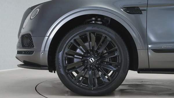 Special Offer | AED 6,343 PM | Factory Carbon Fibre Package, Low KM | Bentayga Speed Carbon