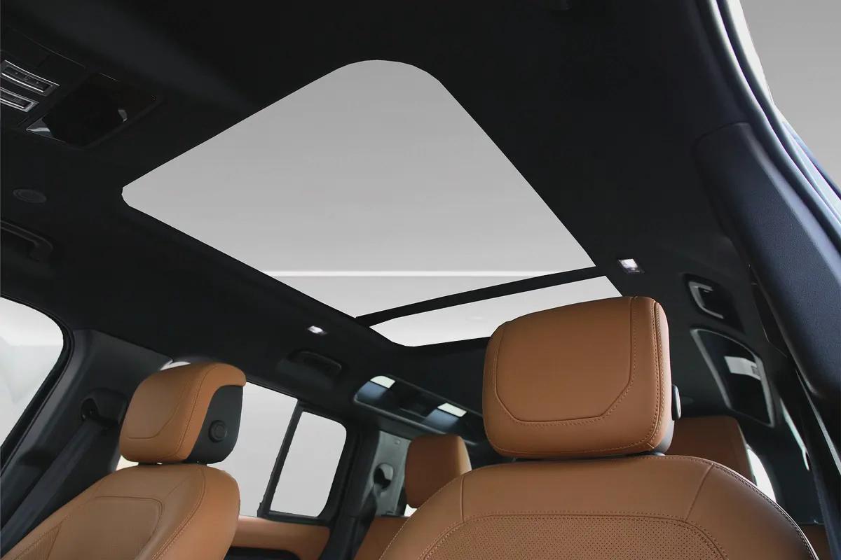 DEFENDER 110 P525 V8 - 2023 - GCC - ALTAYER WARRANTY - FULLY LOADED - AMAZING CONDITION-9-9