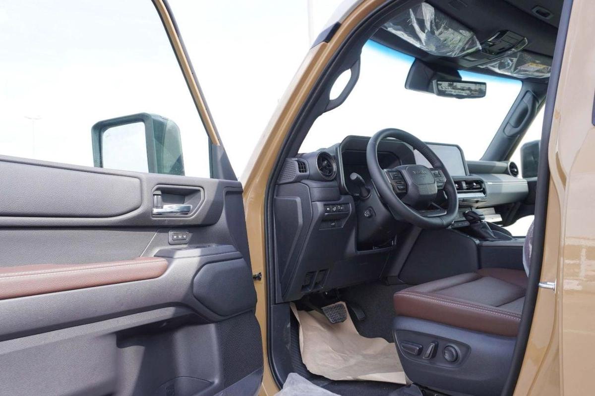 Toyota Prado PRADO FULL OPTION PETROL VXR 2.4T-8-8
