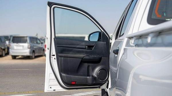 Toyota Hilux TOYOTA HILUX MID OPTION 2.4L DIESEL 2025 FOR EXPORT ONLY