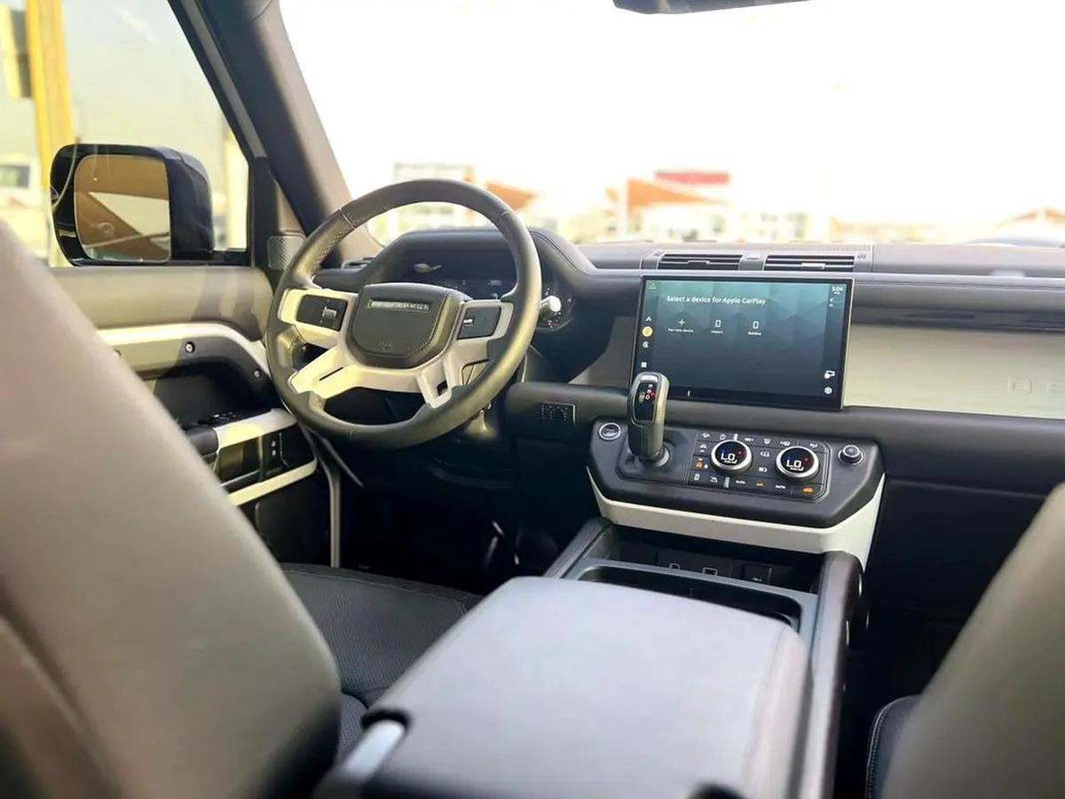 LAND ROVER DEFENDER 110 X-DYNAMIC HSE Model 2022 7 seaters-1-1