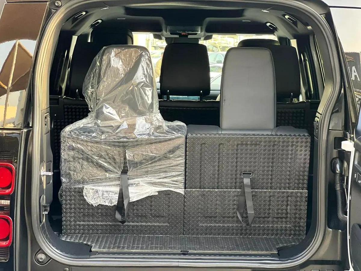 LAND ROVER DEFENDER 110 X-DYNAMIC HSE Model 2022 7 seaters-7-7