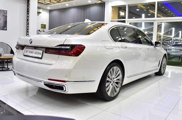 BMW 730Li ( 2022 Model ) in White Color GCC Specs