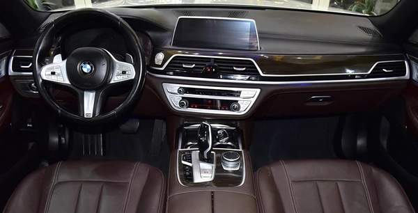 BMW 730Li ( 2022 Model ) in White Color GCC Specs