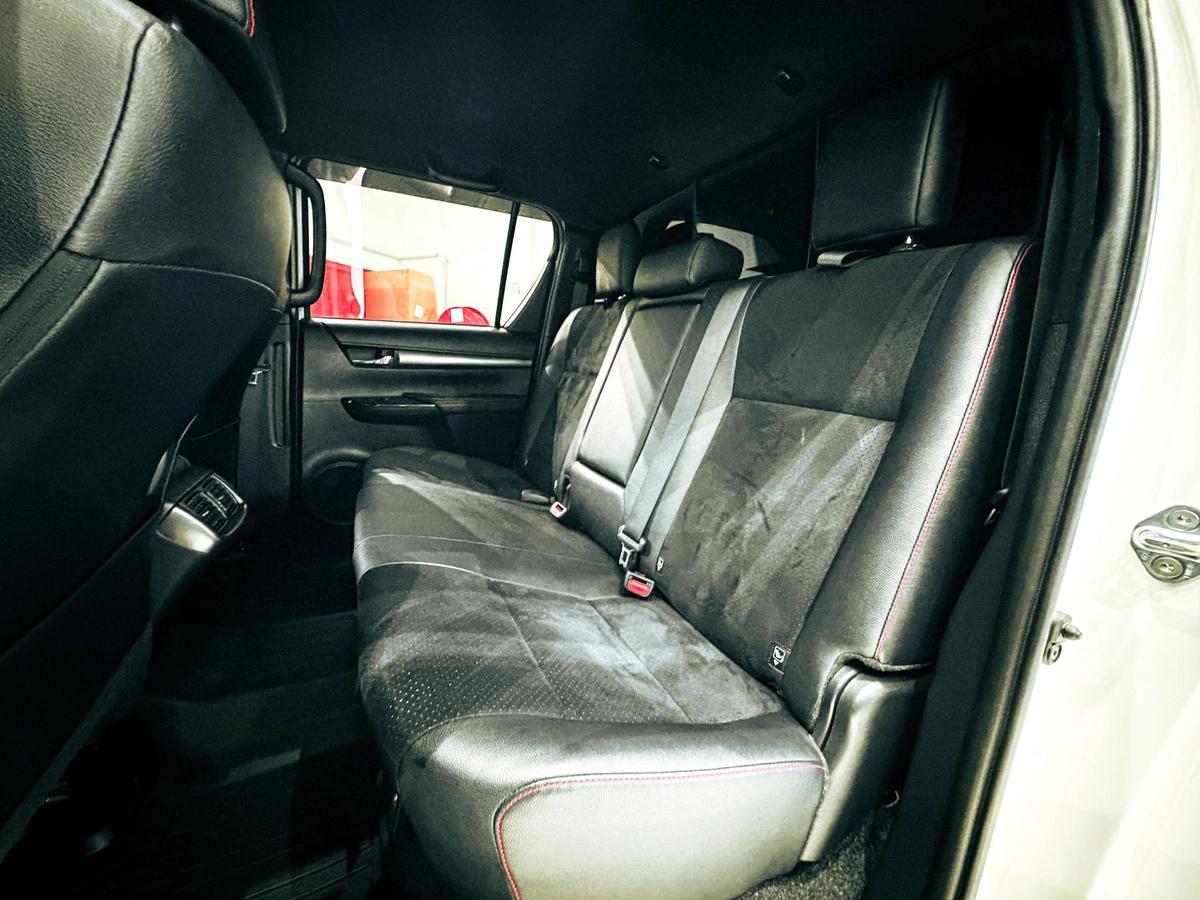 Massive Price Drop!!! // AED 2,550 // 20% DP // 2022 Toyota Hilux GR Sport 4.0L V6 4*4-3-3