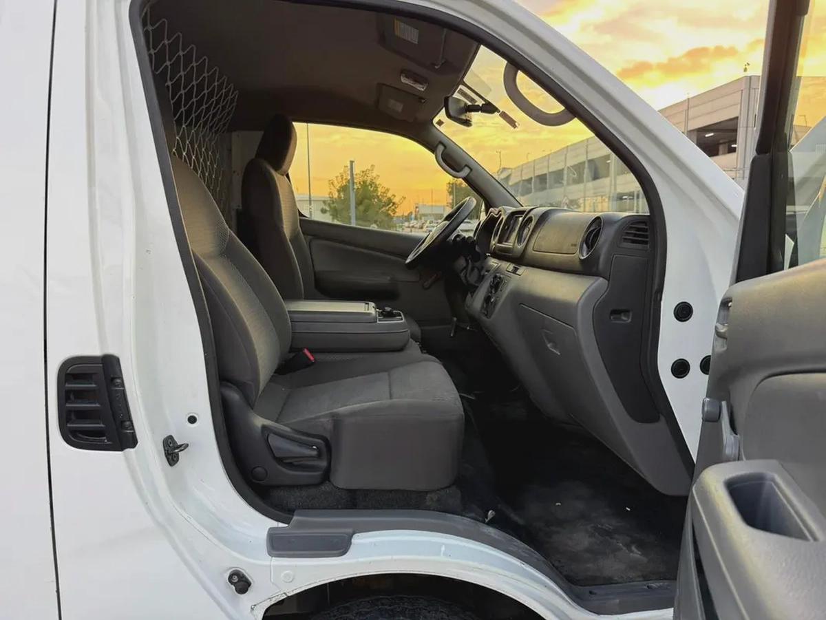 Nissan Urvan Standard 2022 - GCC Specs - Perfect for your Business!-8-8