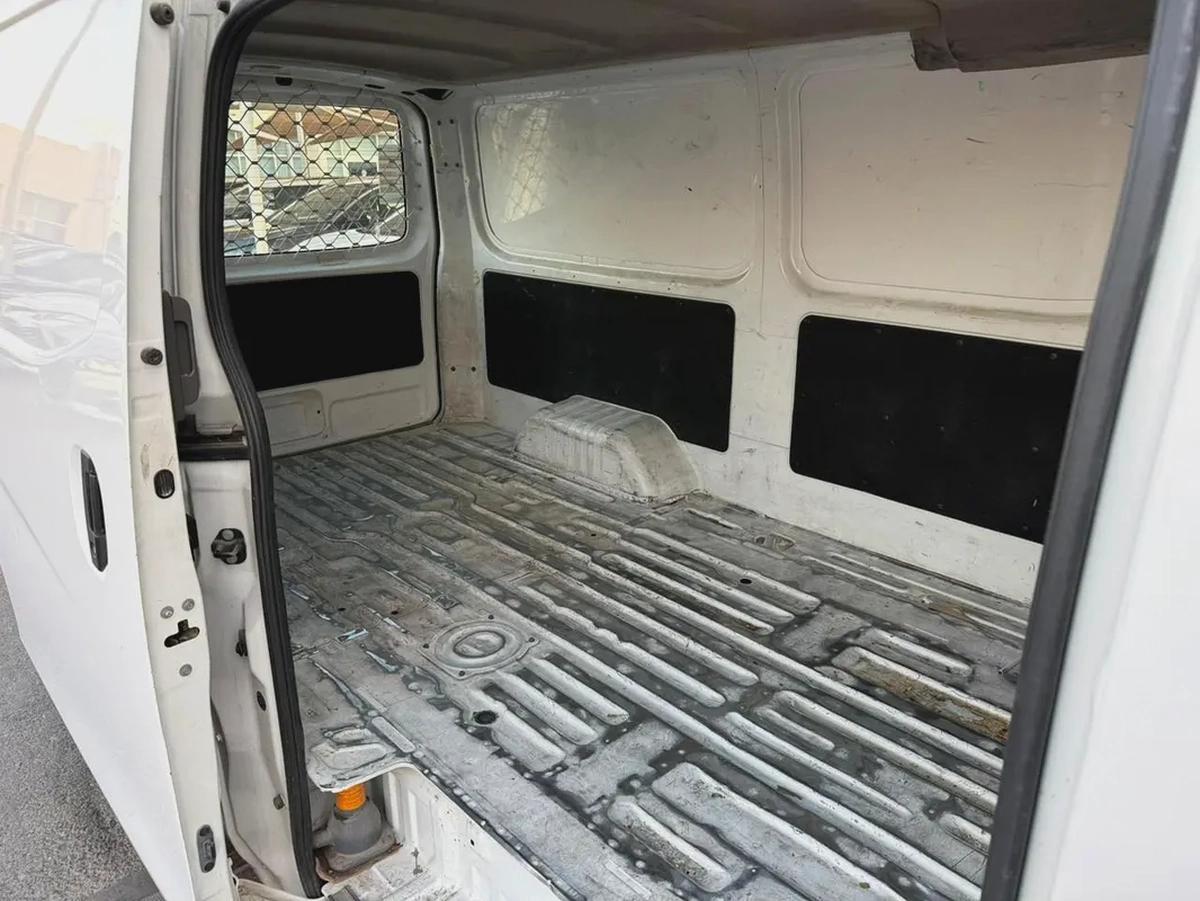 Nissan Urvan Standard 2022 - GCC Specs - Perfect for your Business!-9-9