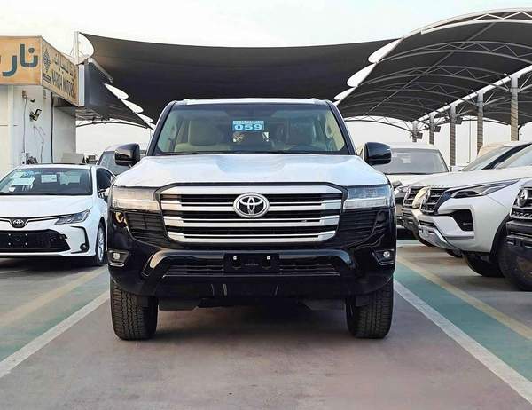 Toyota Land Cruiser GXR 3.3L Diesel Twin Turbo | Sunroof | Driver Electric Seat (CODE # GXR-G1)