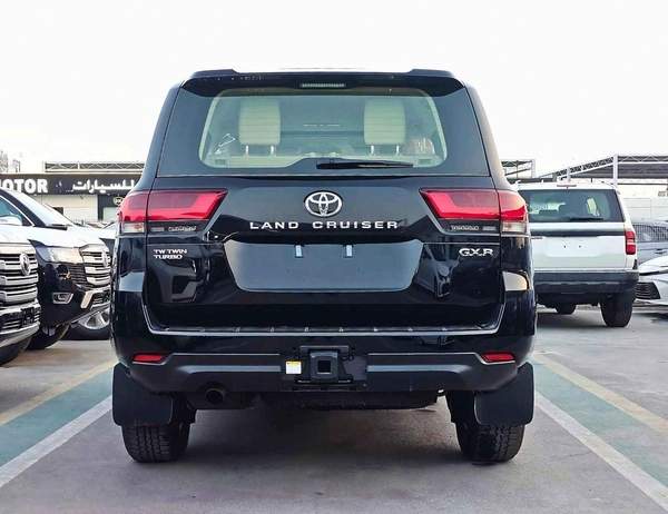 Toyota Land Cruiser GXR 3.3L Diesel Twin Turbo | Sunroof | Driver Electric Seat (CODE # GXR-G1)