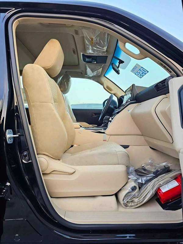Toyota Land Cruiser GXR 3.3L Diesel Twin Turbo | Sunroof | Driver Electric Seat (CODE # GXR-G1)