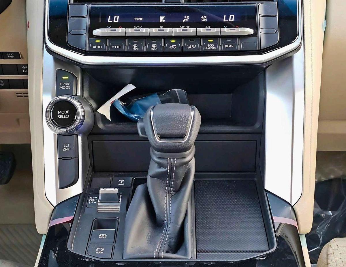 Toyota Land Cruiser GXR 3.3L Diesel Twin Turbo | Sunroof | Driver Electric Seat (CODE # GXR-G1)-8-8