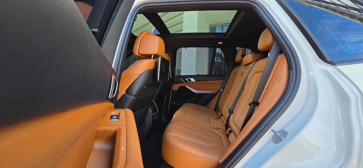 2022 BMW X5 xDrive40i-With M Package-Under Warranty and Service Contract-Excellent Condition-10-10