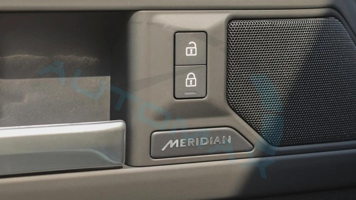 ( Only For Export ) 2025/2025 Land Rover Defender 110 X-Dynamic SE P400e Plug-in Hybrid Brand New-16-16