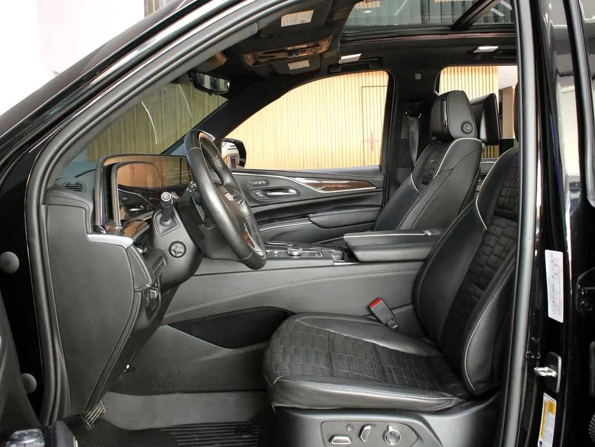 2023 - Cadillac Escalade Sport Platinum 6.2L V8-3-3