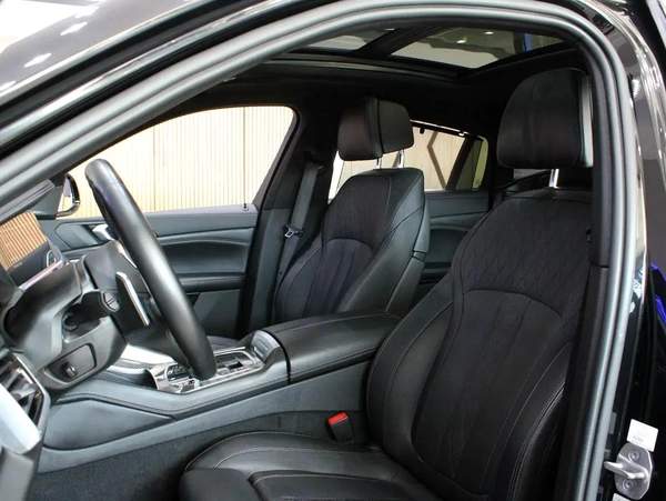 2023 - BMW X6 M50i XDrive - V8