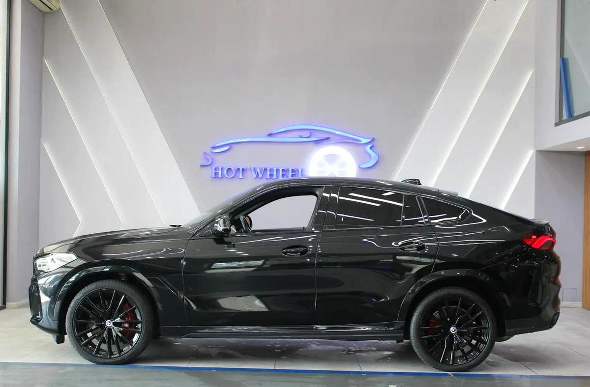 2023 - BMW X6 M50i XDrive - V8-16-16