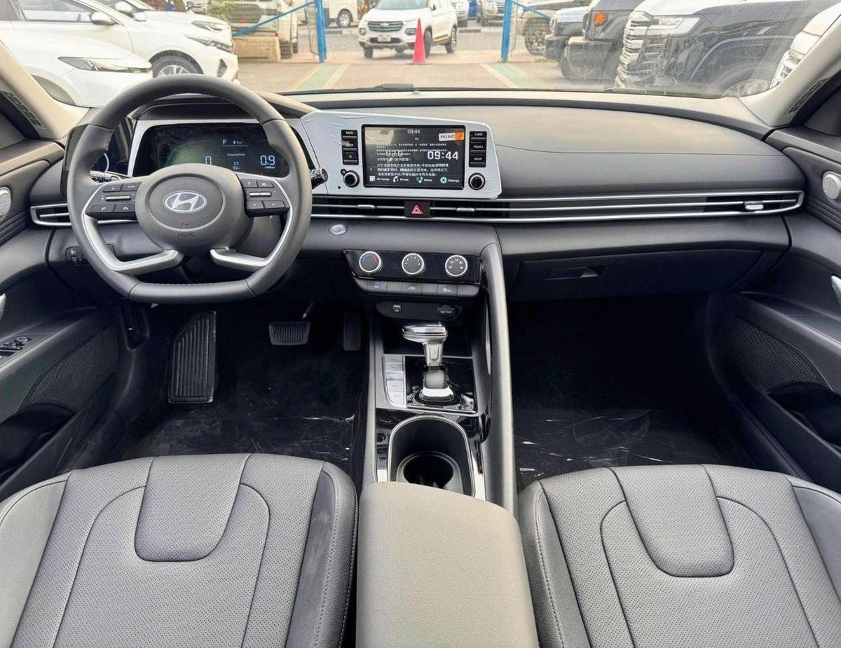 Hyundai Elantra ELITE / 1.5L PETROL, SUNROOF WITH LEATHER, CHINESE SPCES (CODE# ELITE)-12-12