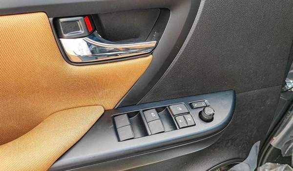 Toyota Fortuner FORTUNER 2.7L AT/AC 4WD PETROL 2024