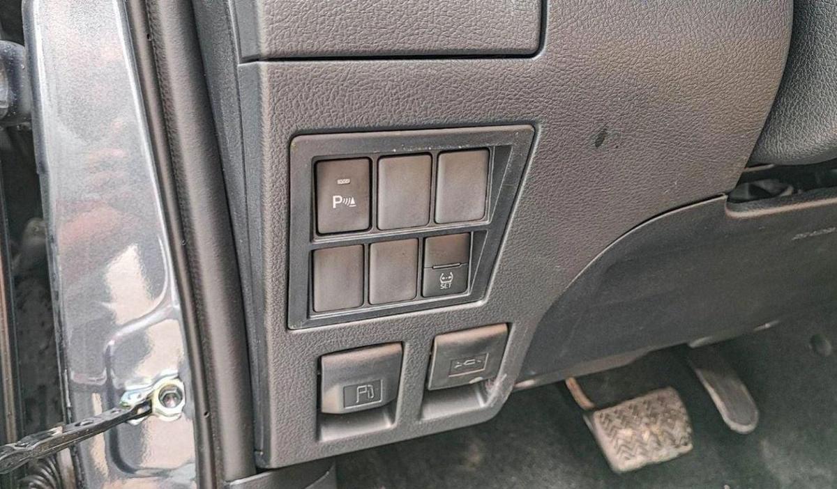 Toyota Fortuner FORTUNER 2.7L AT/AC 4WD PETROL 2024-12-12