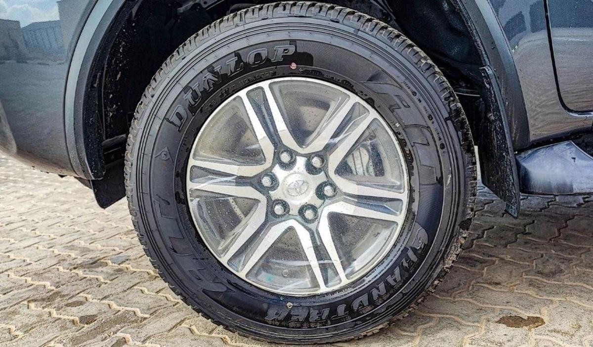 Toyota Fortuner FORTUNER 2.7L AT/AC 4WD PETROL 2024-18-18