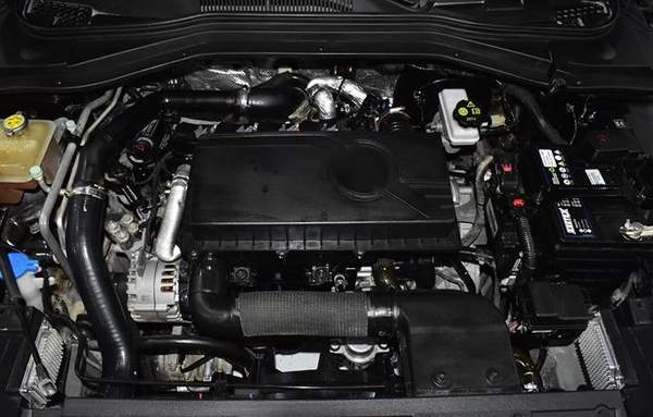 JAC J7 ( 2024 Model ) in Black Color GCC Specs