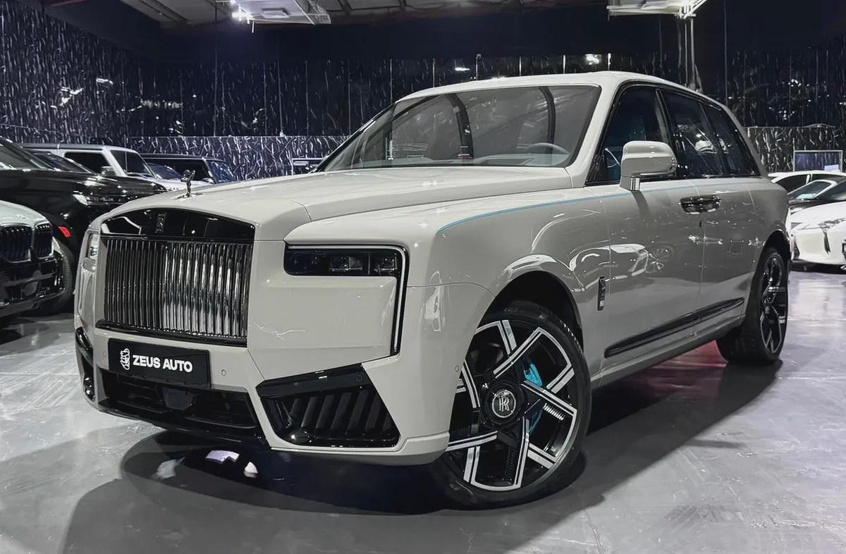 Rolls-Royce Cullinan 2025 GCC specs for 2,599,000.00 AED-0-0