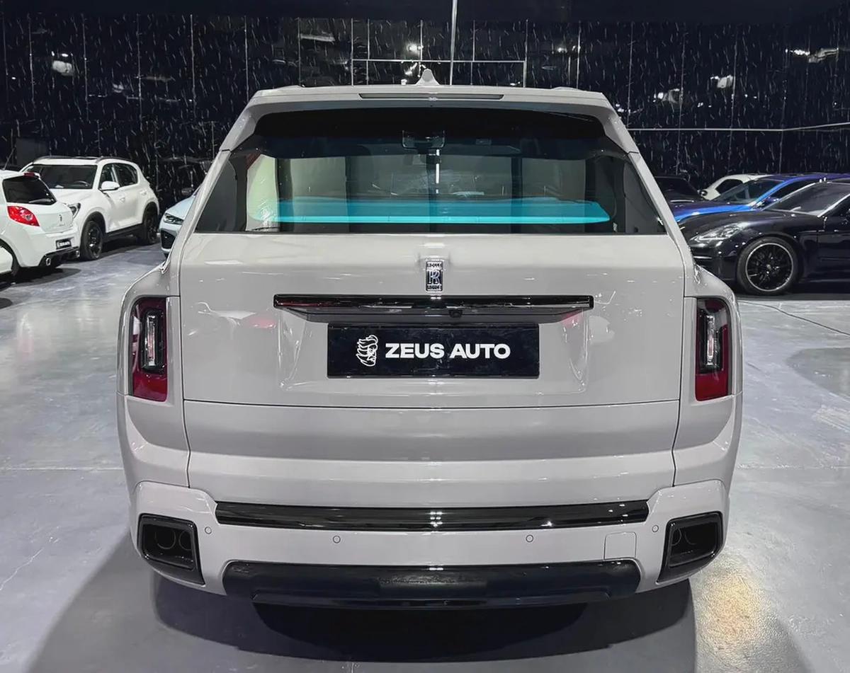 Rolls-Royce Cullinan 2025 GCC specs for 2,599,000.00 AED-5-5
