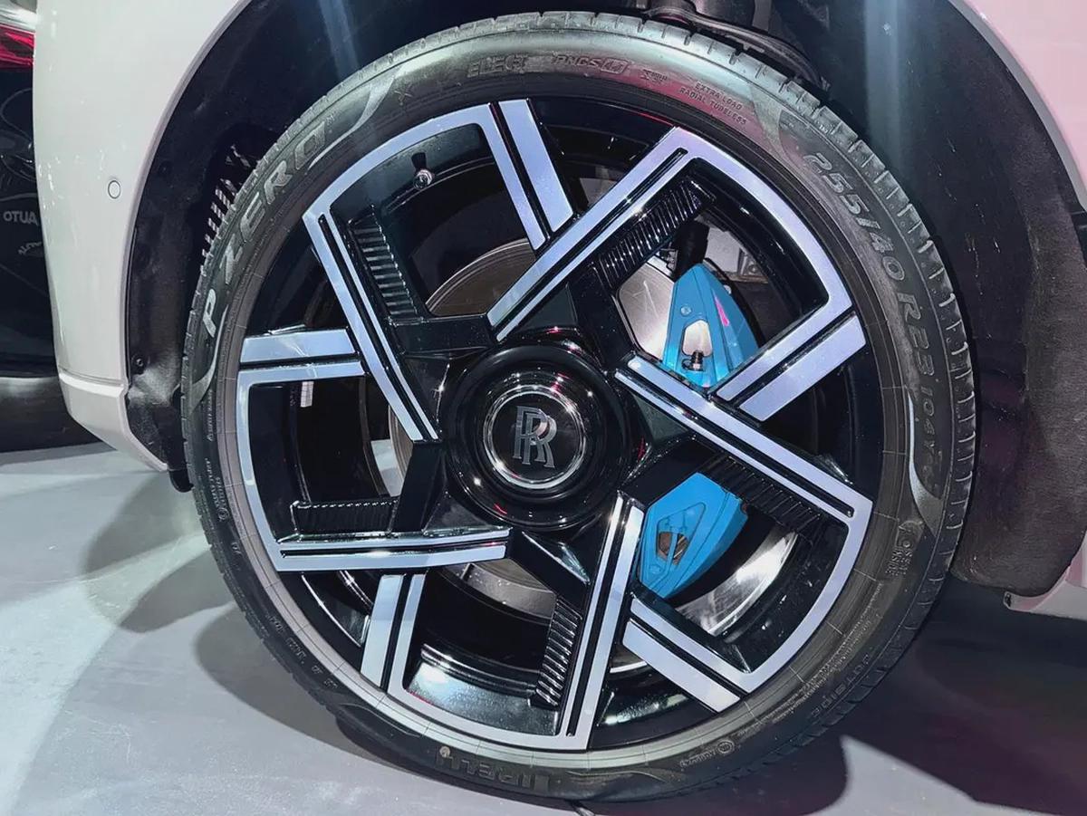 Rolls-Royce Cullinan 2025 GCC specs for 2,599,000.00 AED-8-8