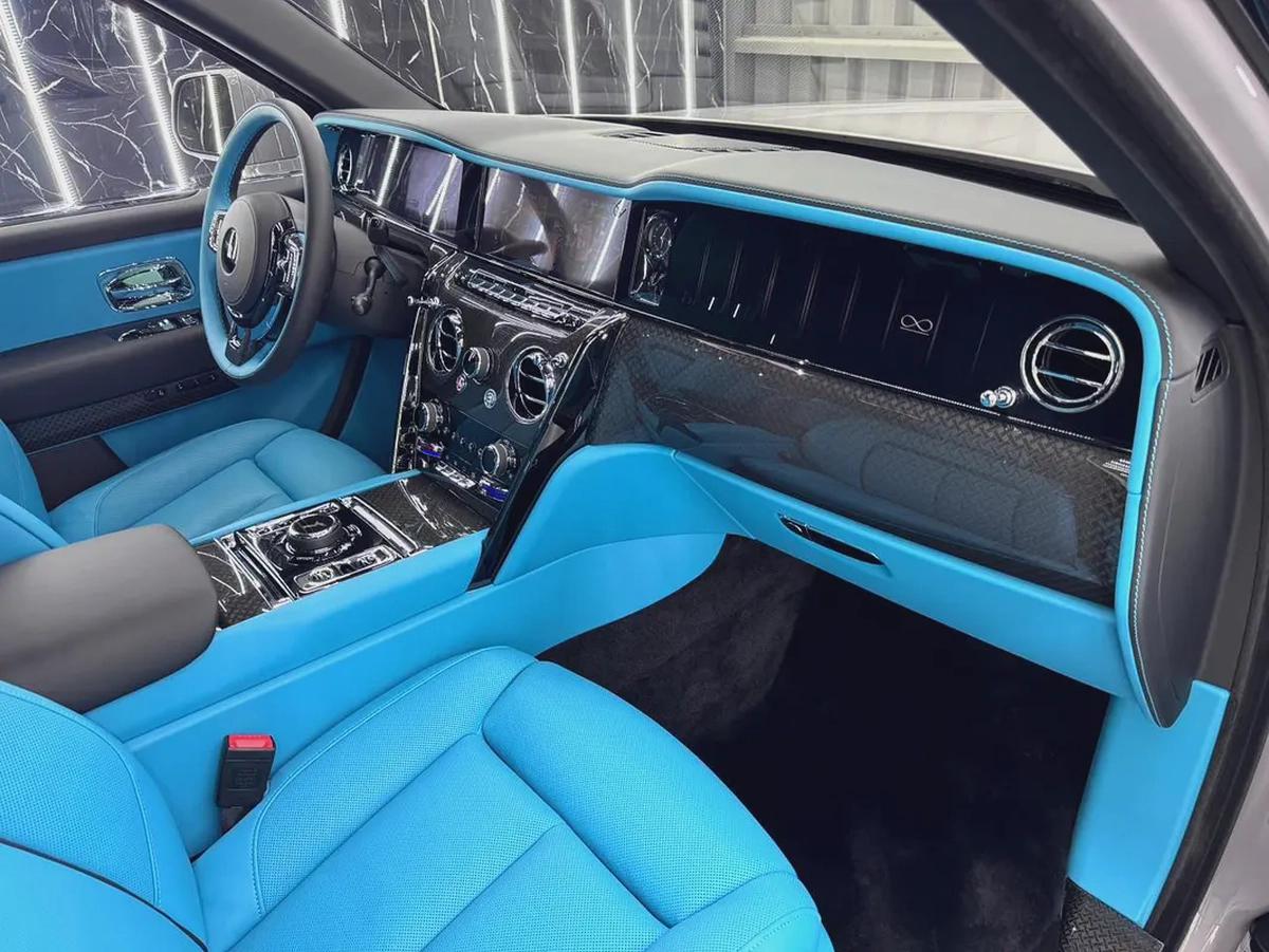 Rolls-Royce Cullinan 2025 GCC specs for 2,599,000.00 AED-10-10