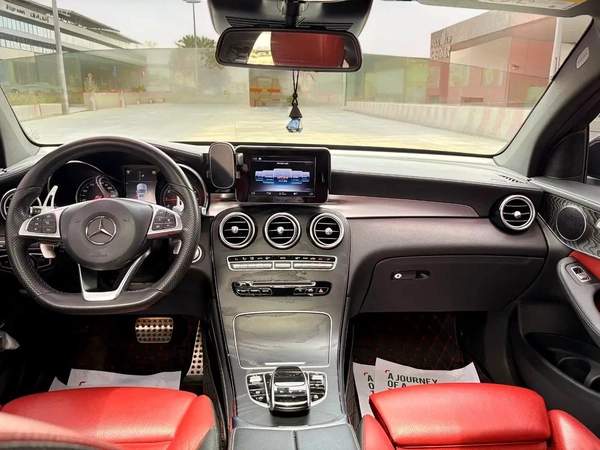 AED 2,420 P.M | 0% DOWN PAYMENT | MERCEDES-BENZ GLC 250 COUPE | 2.5L 4WD | 2018 | FULL SERVICE HISTO