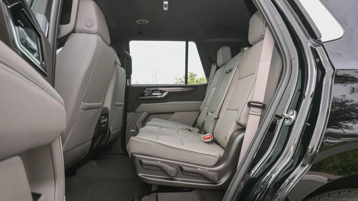 GMC YUKON Elevation RWD 5.3L V8 - 2025 - Brand New (Export)-12-12