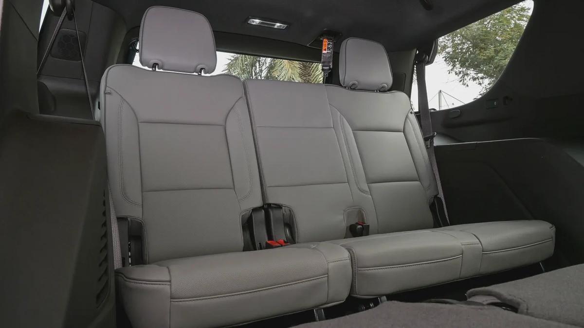 GMC YUKON Elevation RWD 5.3L V8 - 2025 - Brand New (Export)-13-13