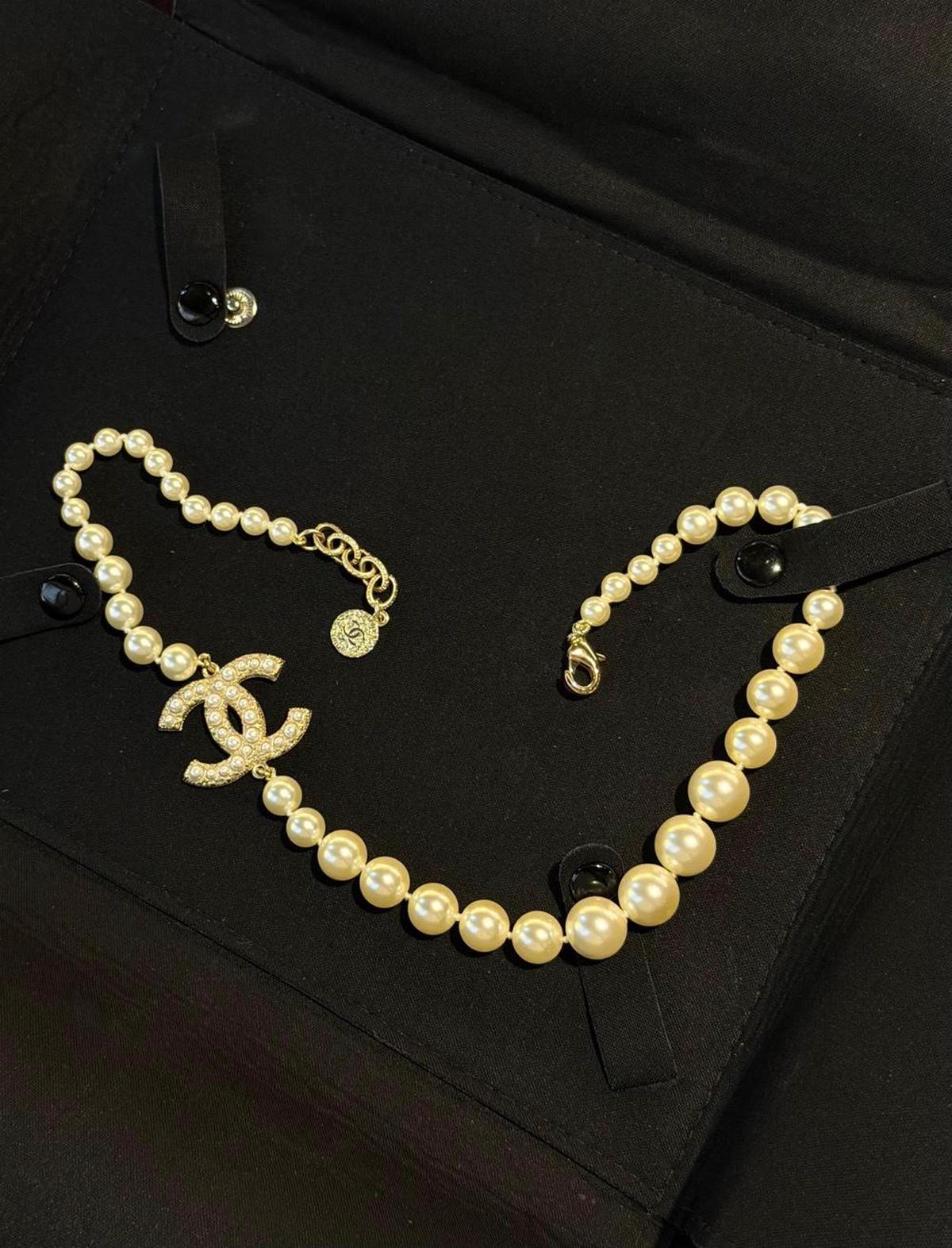 Chanel Pearl Necklace with Crystal CC Logo-0-1