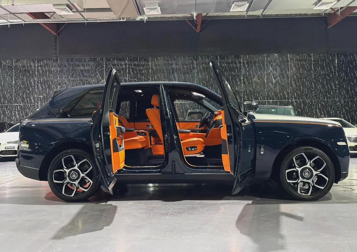 Rolls-Royce Cullinan Black Badge 2021 GCC specs for 1,090,000.00 AED-8-8