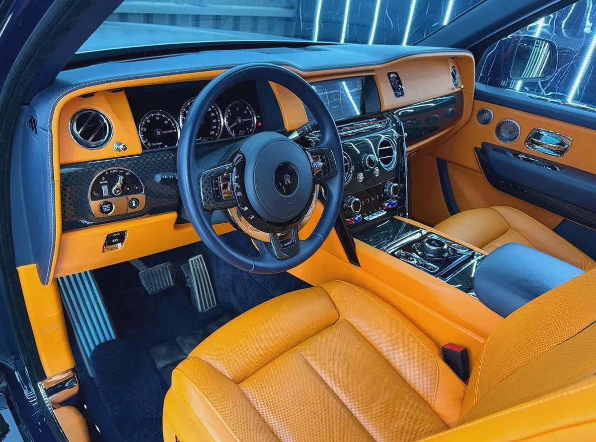 Rolls-Royce Cullinan Black Badge 2021 GCC specs for 1,090,000.00 AED-9-9