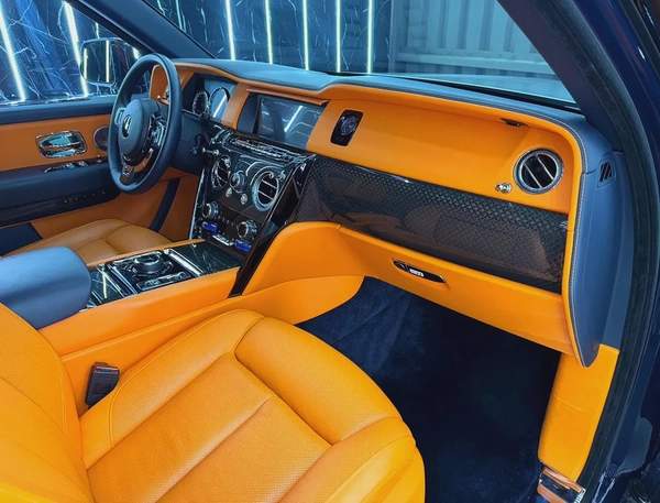 Rolls-Royce Cullinan Black Badge 2021 GCC specs for 1,090,000.00 AED