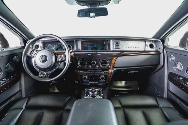 Rolls Royce Phantom-Diamond Grey Exterior Color-24 Inch Chrome Rims-Star Light System