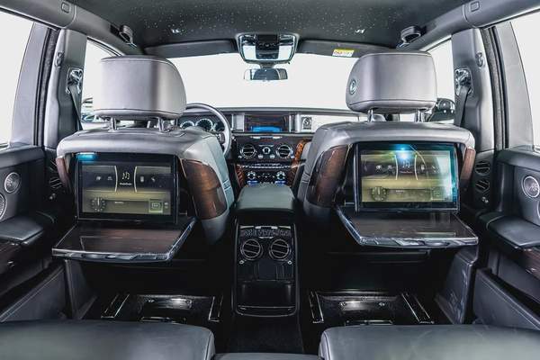 Rolls Royce Phantom-Diamond Grey Exterior Color-24 Inch Chrome Rims-Star Light System