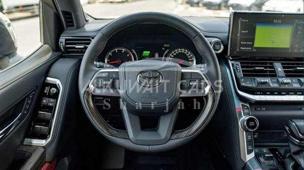 Toyota Land Cruiser TOYOTA LAND CRUISER LC300 VXR 3.3D AT MY2025