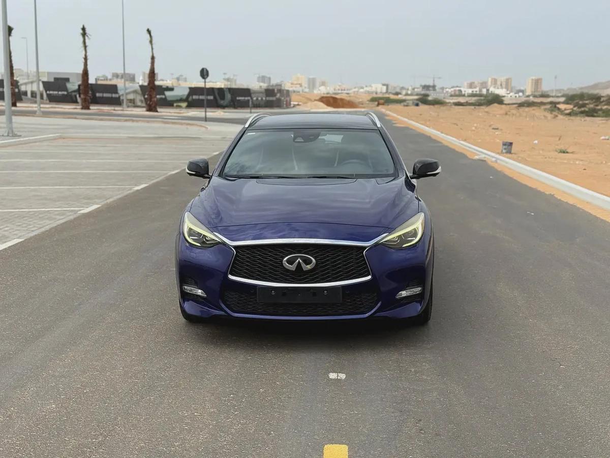 Infiniti QX30 Sport 2017 -قمه بالنظافه - Excellent Condition-3-3