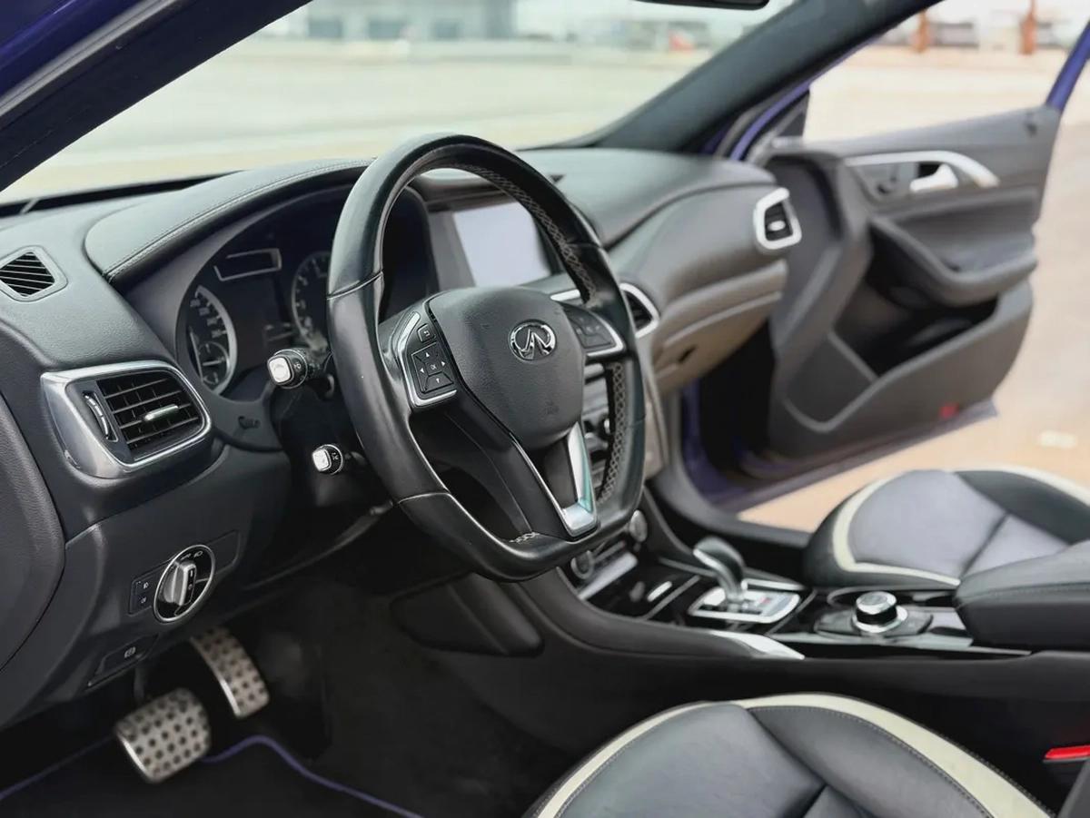 Infiniti QX30 Sport 2017 -قمه بالنظافه - Excellent Condition-14-14