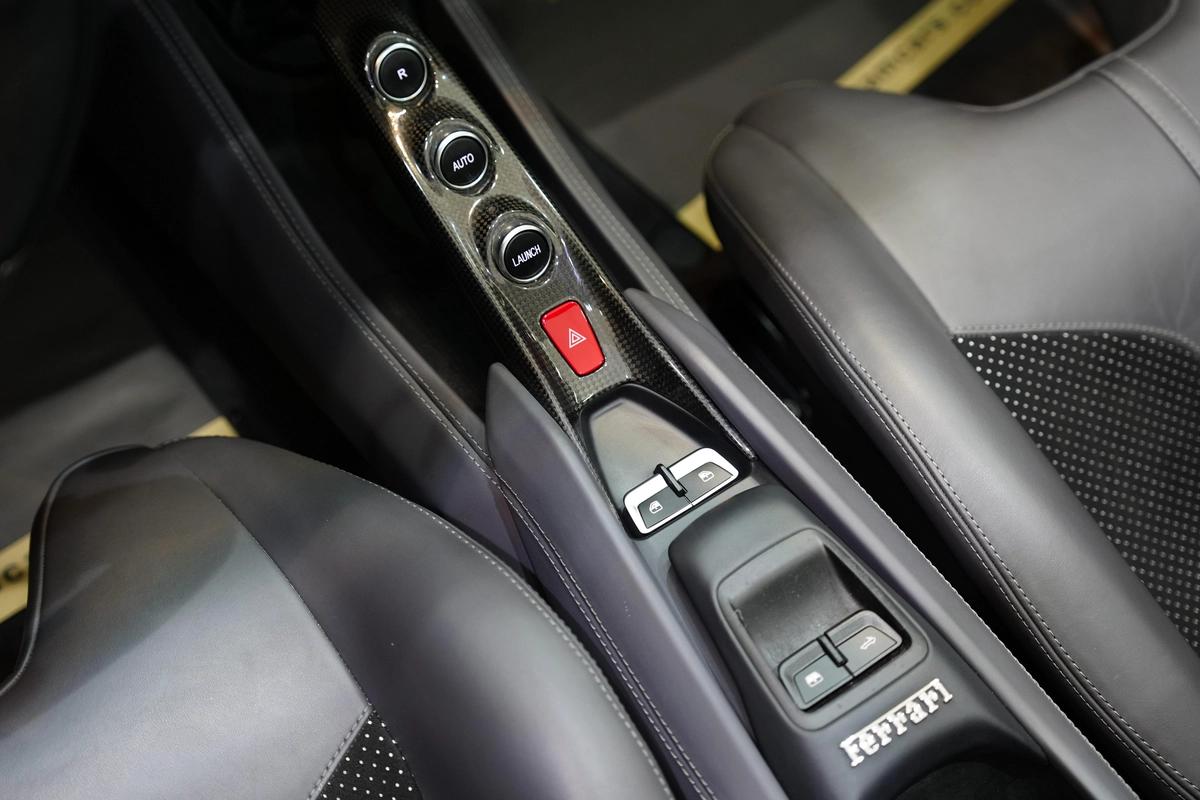 Ferrari F8 Spider 2022-10-10