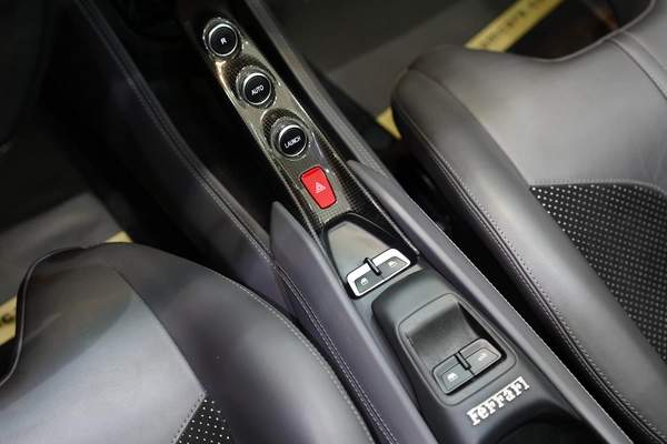 Ferrari F8 Spider 2022