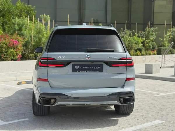 BMW X7--xDrive 40i M Sport---GCC--Under Agency Warranty+Service Contract Till 2028