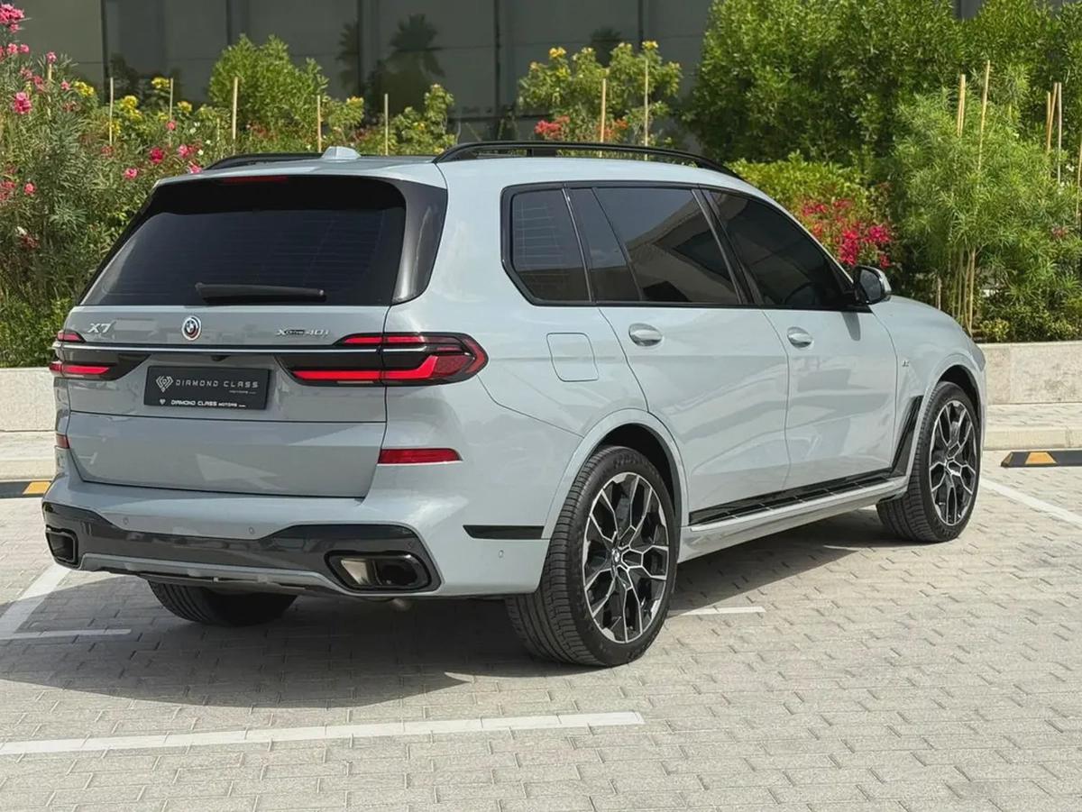 BMW X7--xDrive 40i M Sport---GCC--Under Agency Warranty+Service Contract Till 2028-5-5