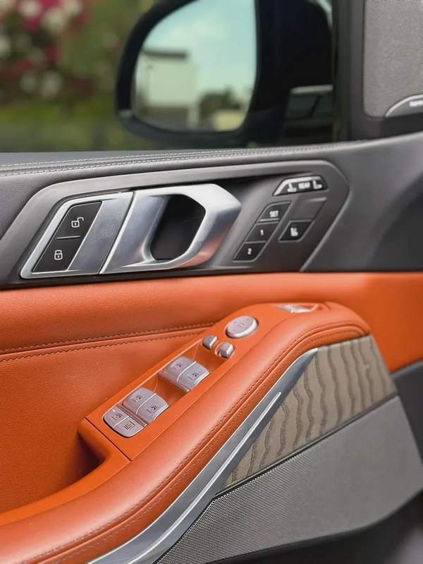 BMW X7--xDrive 40i M Sport---GCC--Under Agency Warranty+Service Contract Till 2028